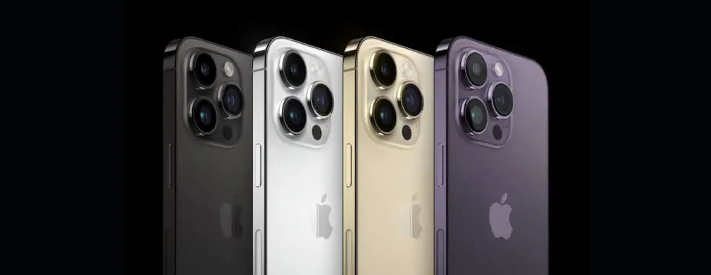 Zwarte achtergrond met het achter aanzicht van 4 iPhones in de kleuren zwart, wit, geel, grijs