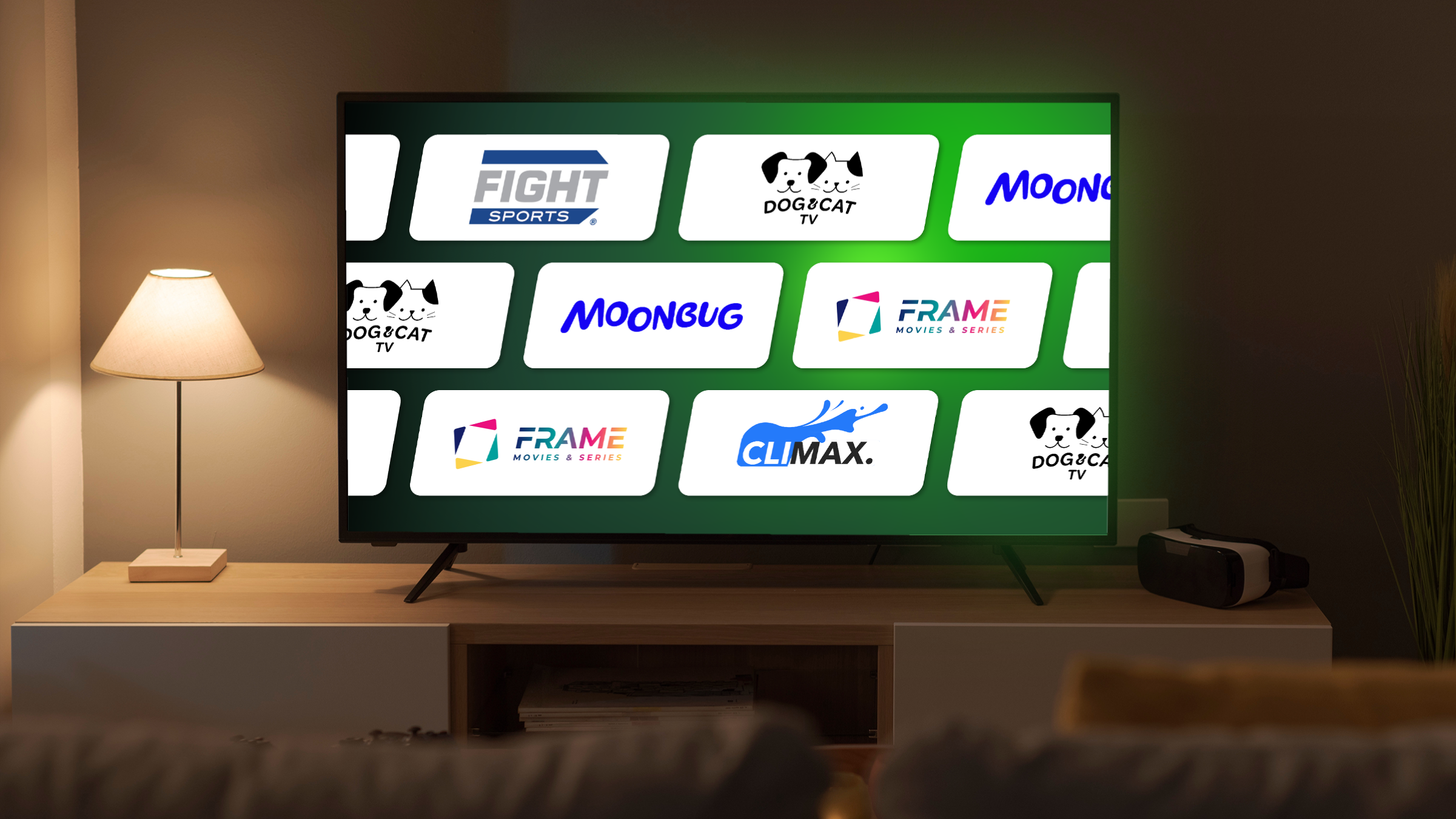 Tv met zenderlogo's van Climax, Dog & Cat TV, Movies en Series, Moonbug en Fight sports