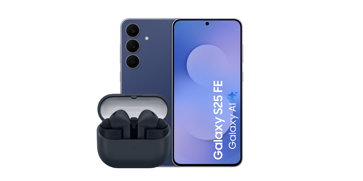 De Galaxy Buds3 oordopjes naast een Samsung S25 FE