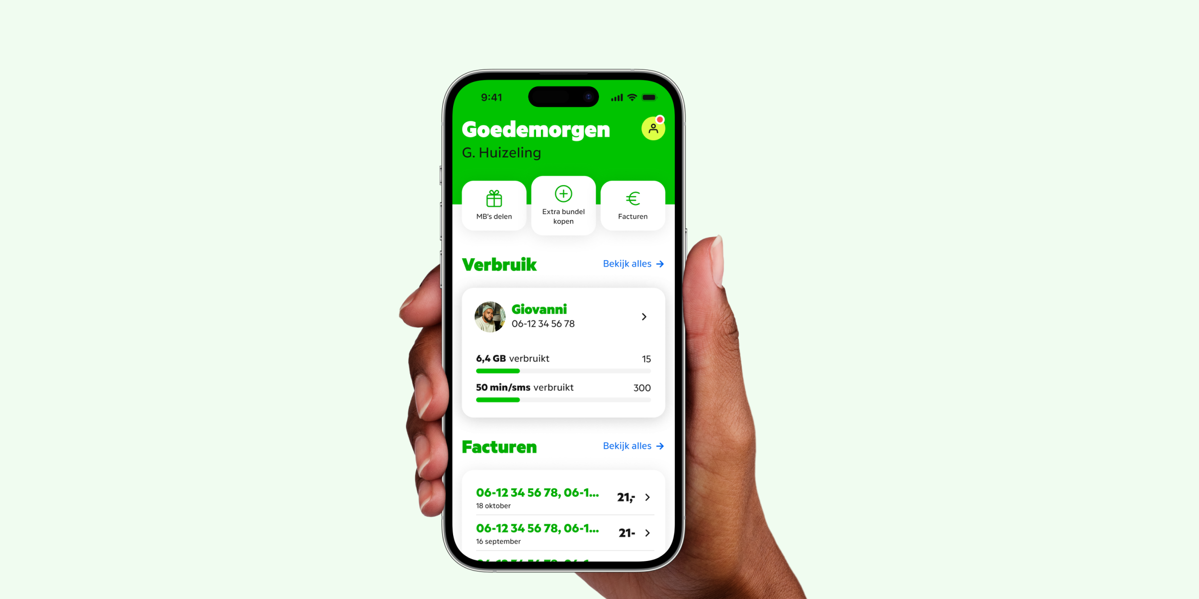 Telefoon met de MijnKPN app in een hand