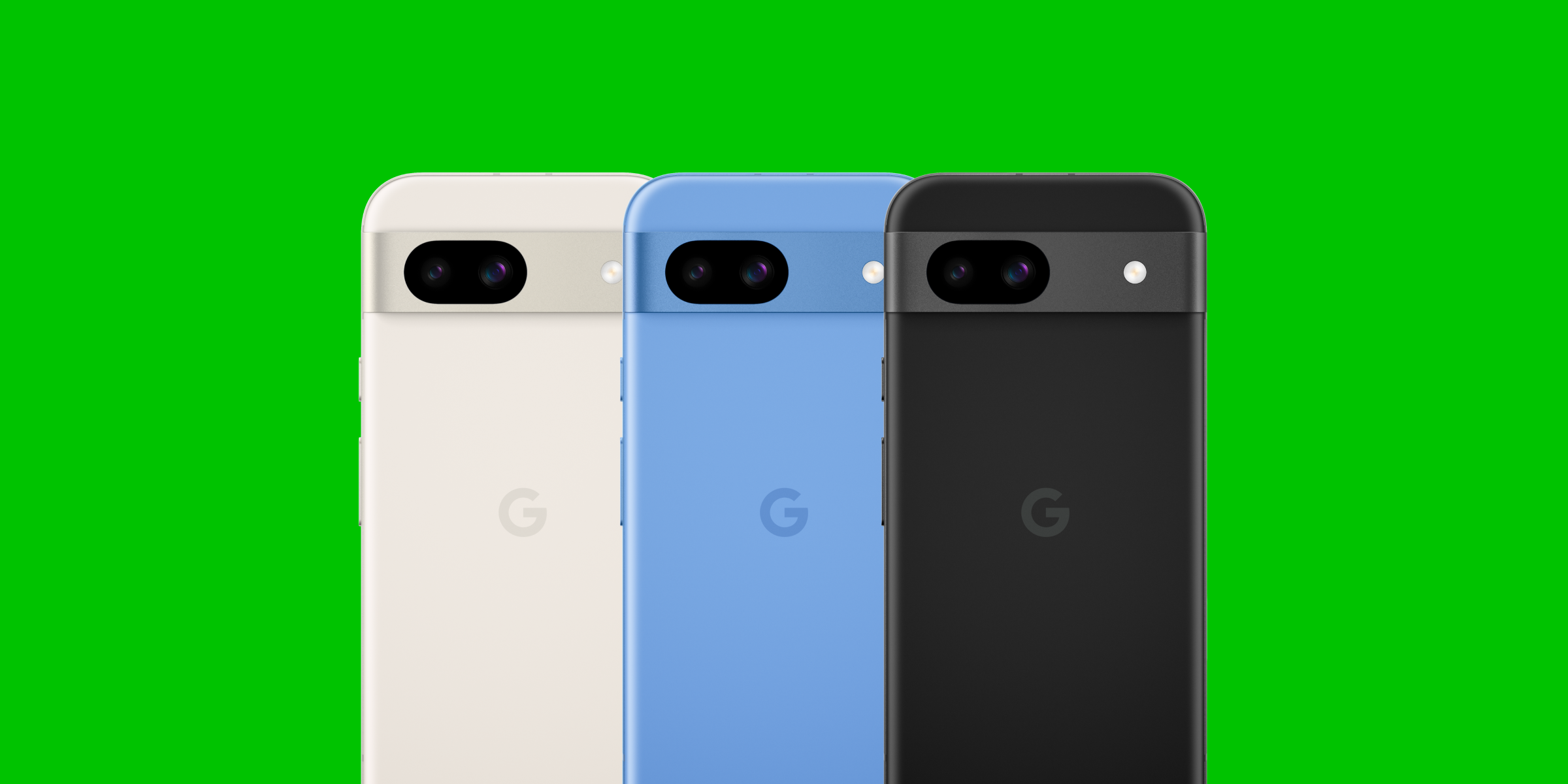 De achterkant van 3 Google Pixel 8a toestellen in verschillende kleuren