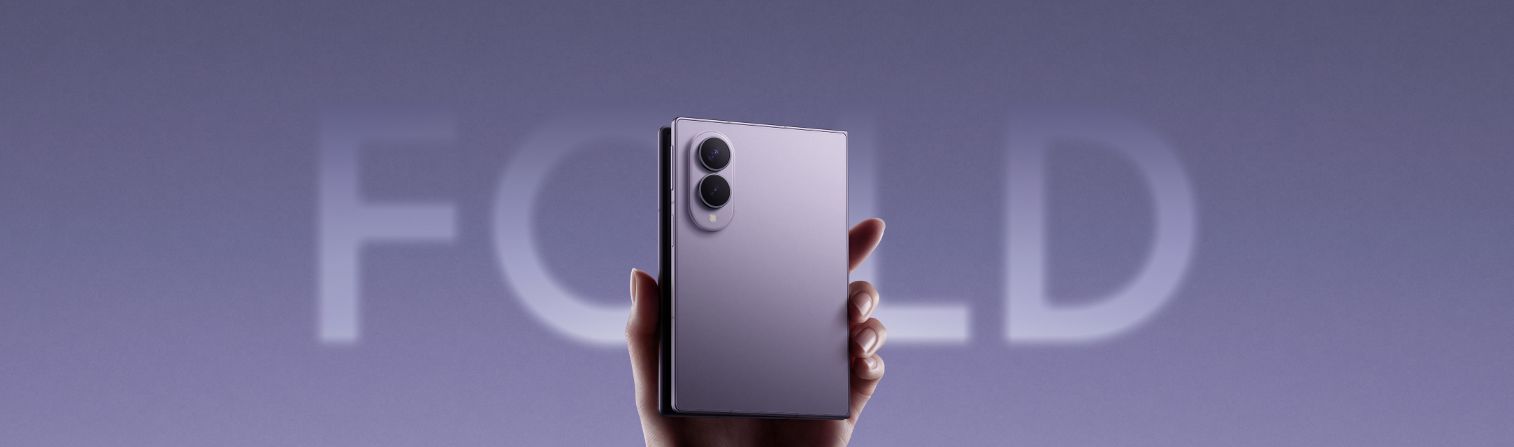 De achterkant van de paarse Samsung Galaxy Z Fold8