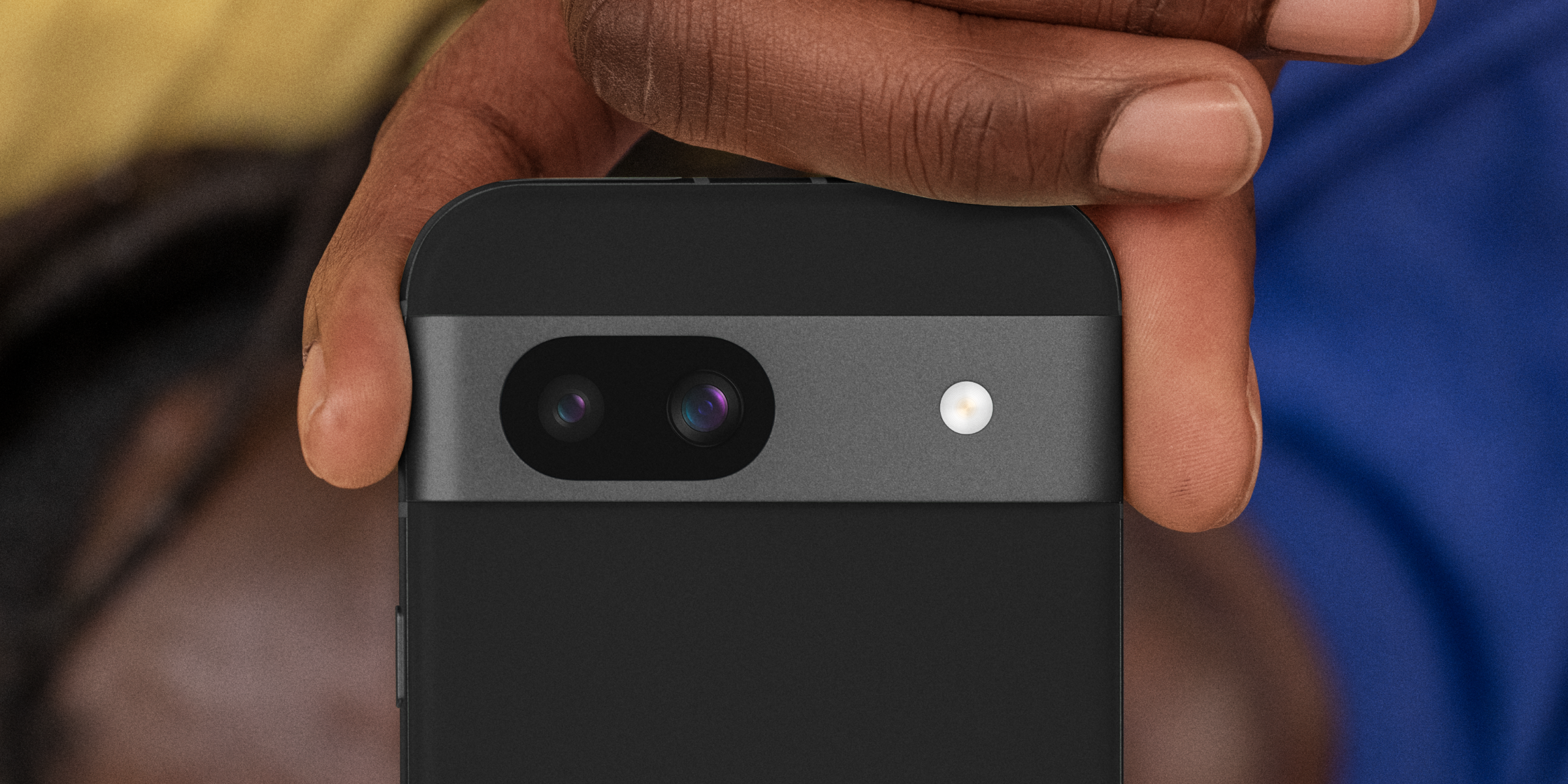 Een close-up van de Google Pixel 8a camera