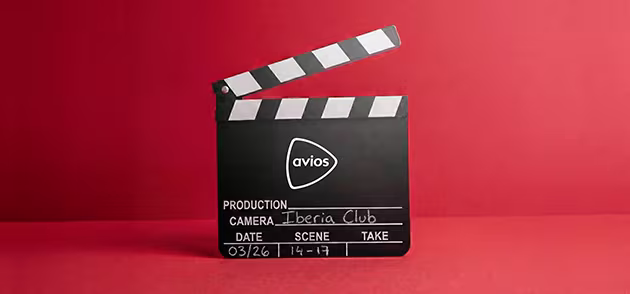 Familia viendo una película