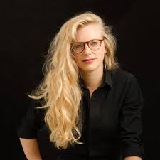 Danielle Ames is a bilingual freelance writer and editor who splits her time between California and Buenos Aires, Argentina. She writes, interviews, and daydreams in both English and Spanish.