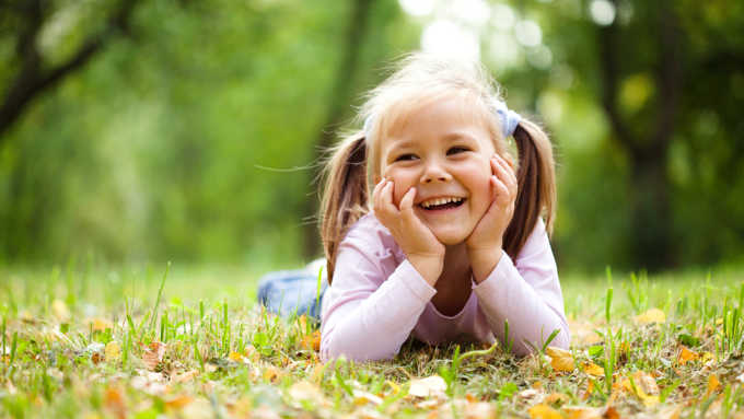 https://otsimo.com/wp-content/uploads/2016/11/child-smile-grass-play-stock-today-150828-tease_e2ba27714559fccfdda373c7887afcc4.jpg