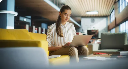 Mann mit Laptop