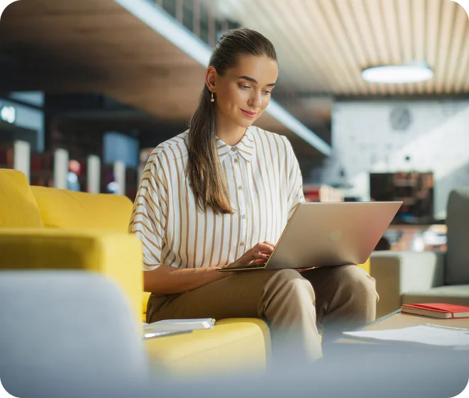 Frau mit Laptop