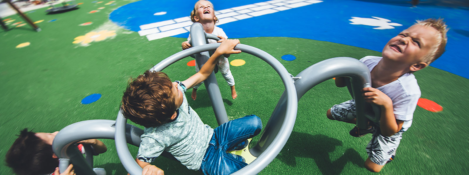 Children playing in Finno Xroll