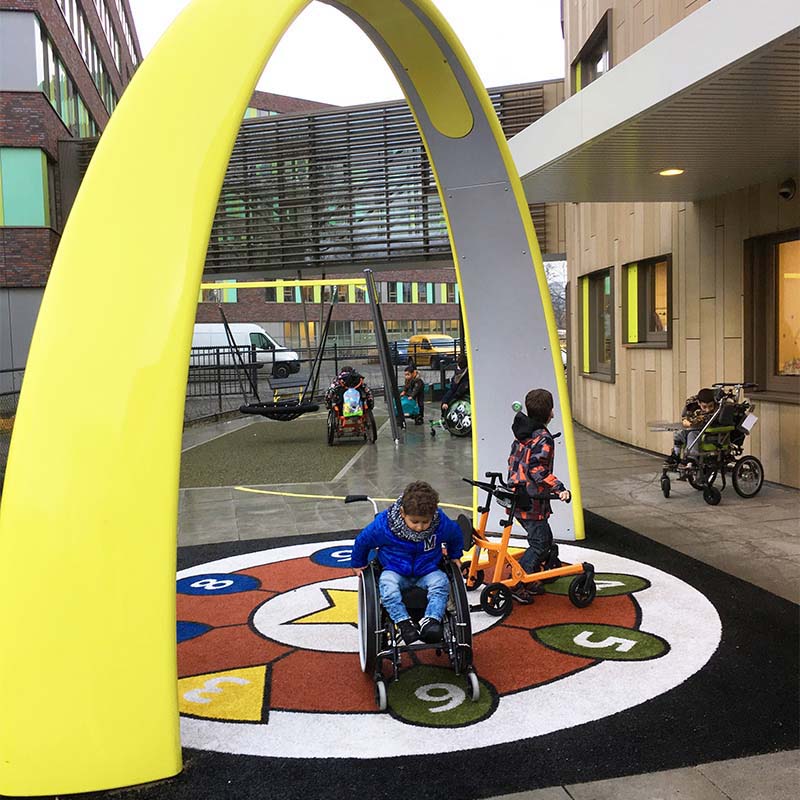 Niños y niñas durante una sesión de musicoterapia en el Tyltylcenter De Witte Vogel («El Pájaro Blanco») de La Haya, Países Bajos