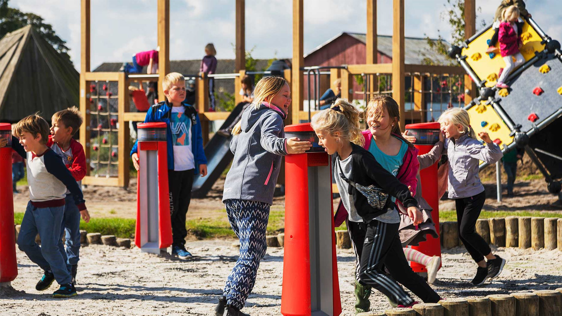 Children playing in the schoolyard using the Memo