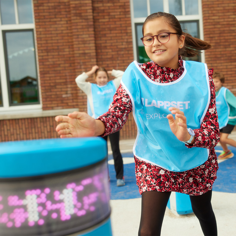 Children playing on the Lappset Memo | Lappset Nederland