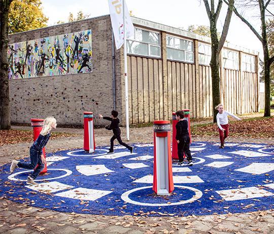 Together with the Boswinkel neighborhood and Enschede’s municipality, Yalp and the Krajicek Foundation created a sustainable, innovative, and socially safe playground in one day. 