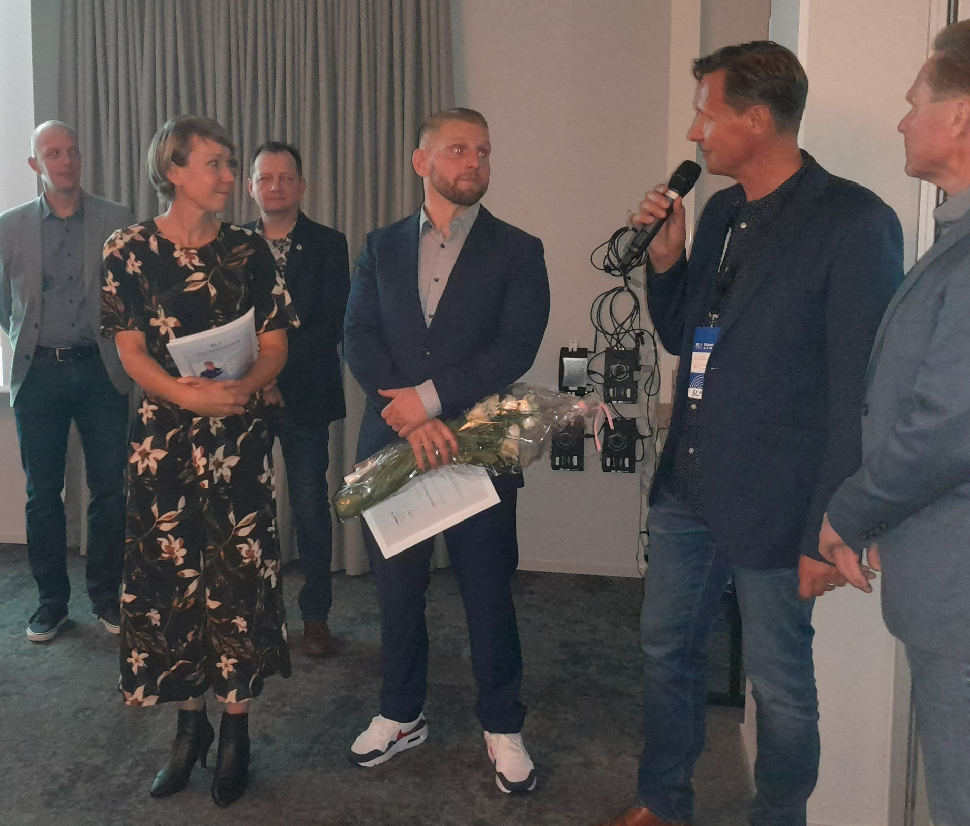 Liikuntapaikkamestarit vaikuttavat työllään monin tavoin kuntoilu- ja urheiluympäristöjen toimintaan. Vuoden liikuntapaikkamestari -tunnustus jaettiin ensimmäisen kerran vuonna 2021. Vuoden 2022 liikuntapaikkamestariksi valittiin Markus Juvakoski Espoosta (kuvassa keskellä).