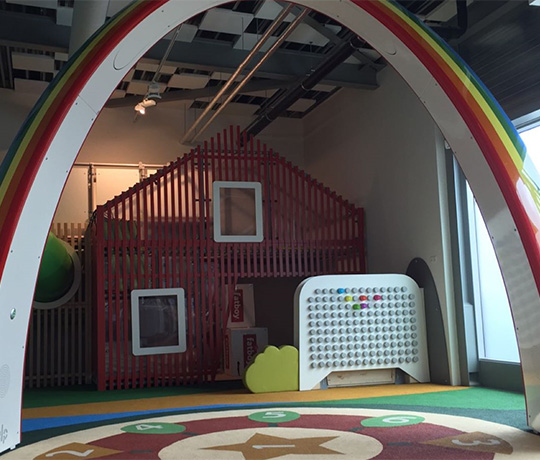 The IKEA in the city of Zwolle is a popular place for a lot of families. Not in the least because of the Swedish styled playground with rainbow Sona. The Sona replaced the traditional ball play area.