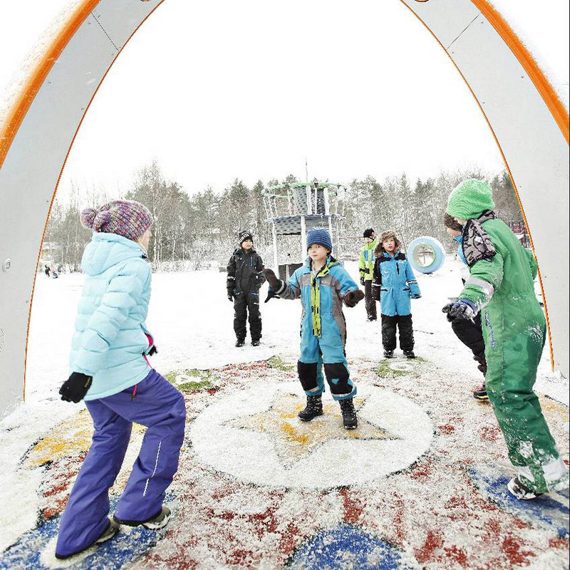 Children playing in the snow under the Sona