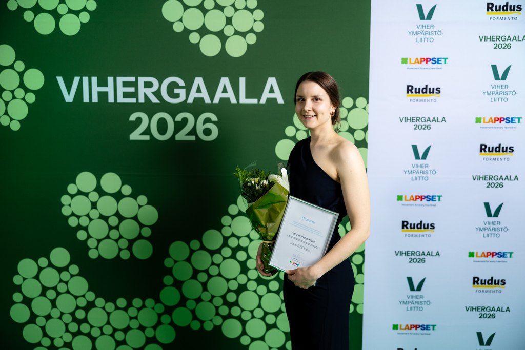 Maisema-arkkitehti Sara Korkeamäki palkittiin Lappset-palkinnolla diplomityöstään 11.2. Jyväskylässä Viherpäivien yhteydessä järjestetyssä Vihergaalassa.