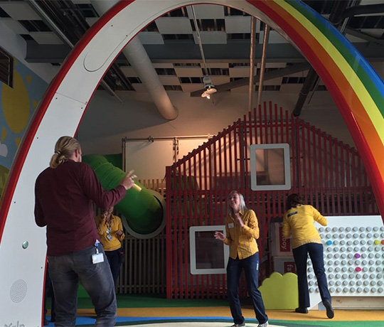 The IKEA in the city of Zwolle is a popular place for a lot of families. Not in the least because of the Swedish-styled playground with rainbow Sona. The Sona replaced the traditional ball play area.