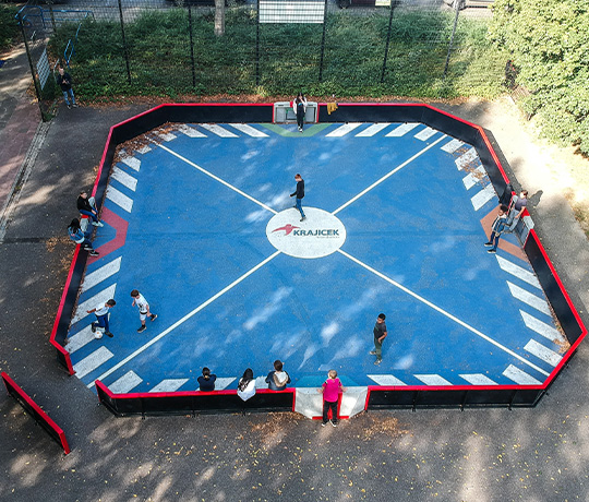 Children playing in a Lappset Toro | Lappset Yalp Netherlands​