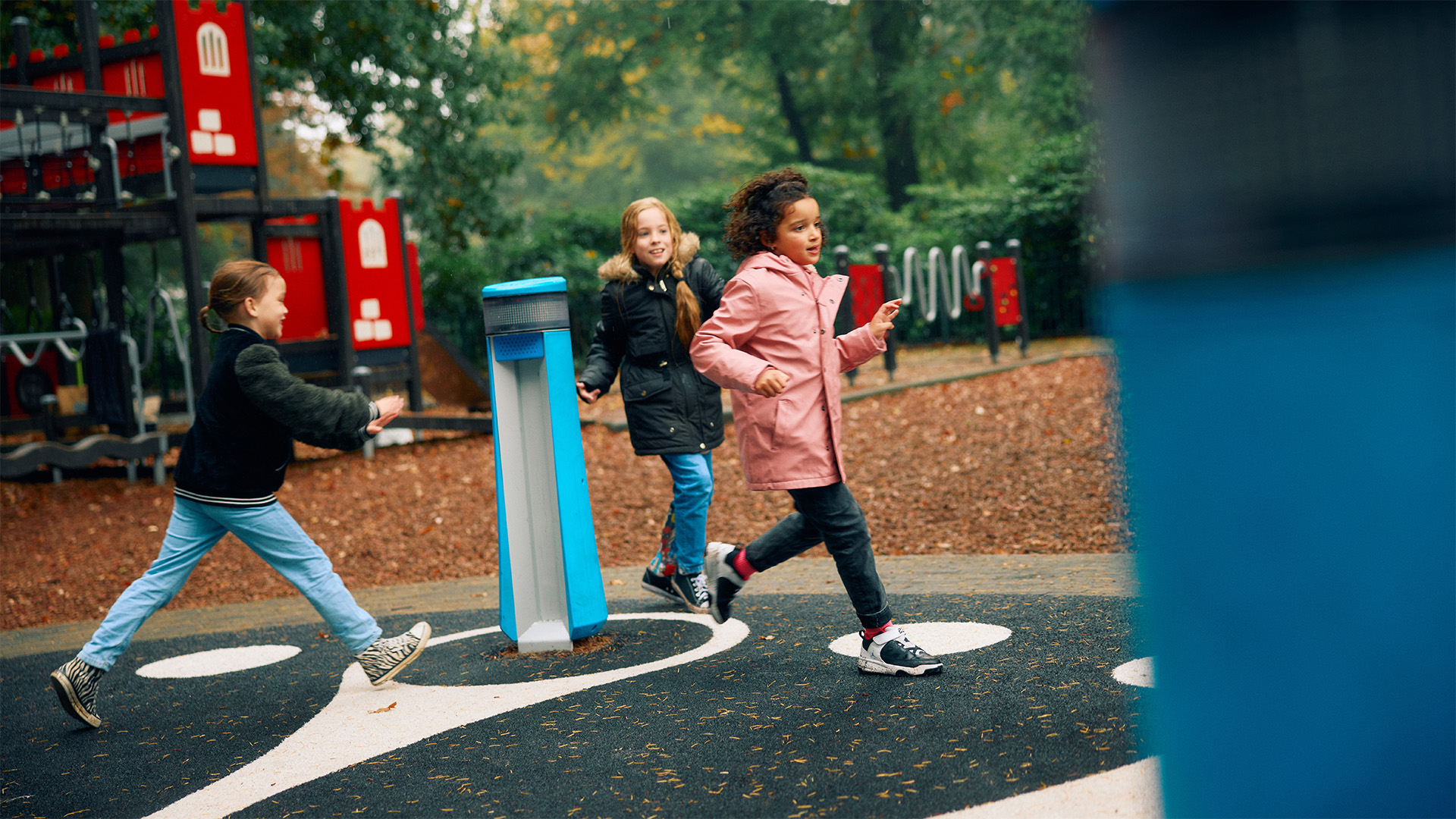 Children playing on the Memo