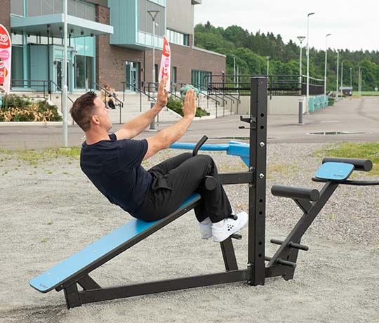 Sisu Back'n Abs en el gimnasio al aire libre en Suecia