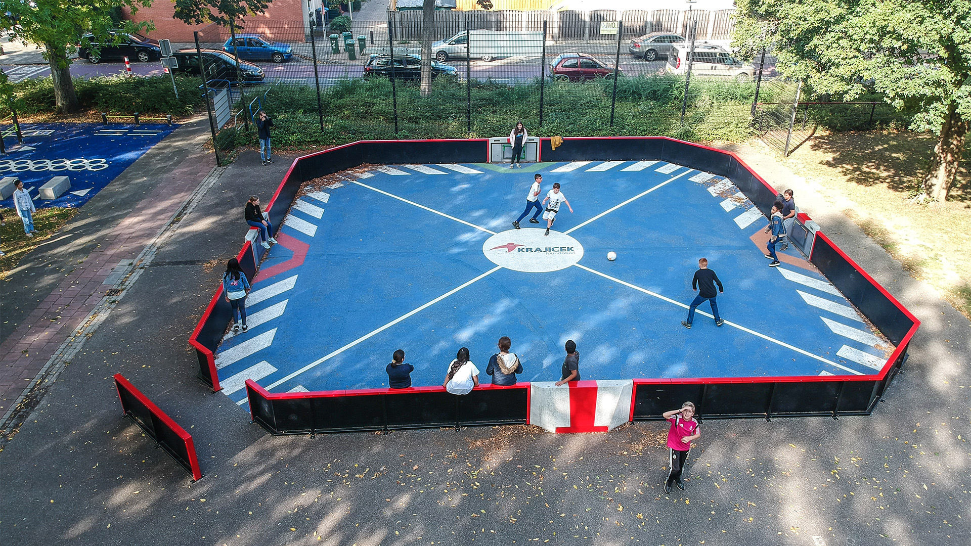 Together with the Boswinkel neighborhood and Enschede’s municipality, Yalp Netherlands and the Krajicek Foundation created a sustainable, innovative, and socially safe playground in one day. 