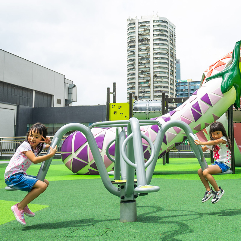 Children playing in the carousel Xroll 137043M