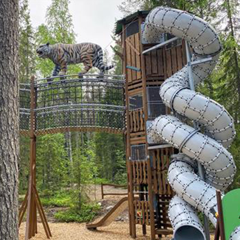 Tiger climbing on Flora hightower with double tube slides. Photo: Eerika Saravuoma and Kirsi Saravuoma