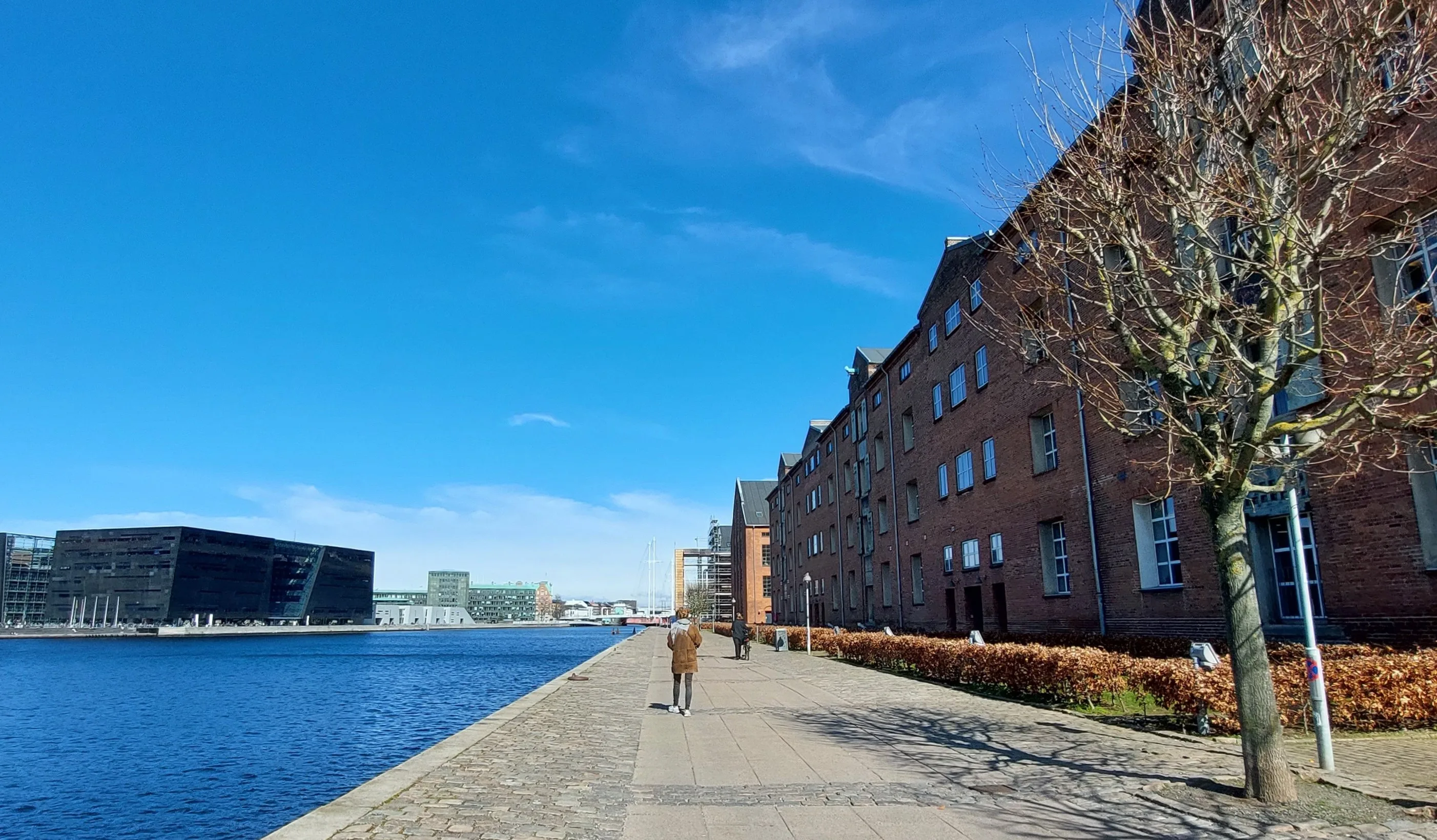 B&B Office Hub ligger i ejendommen her på havnefronten