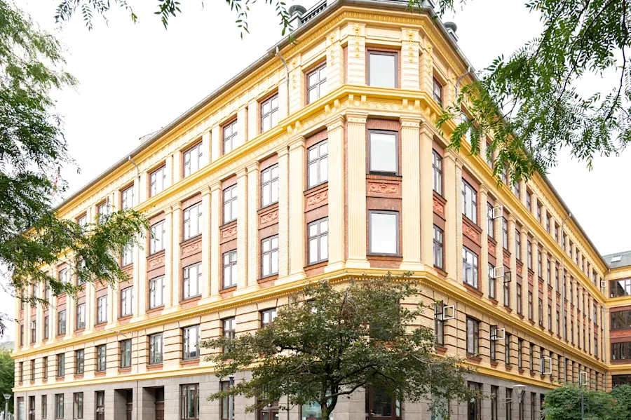 En del af facaderne på Skydebanegade står nu nyrenoveret