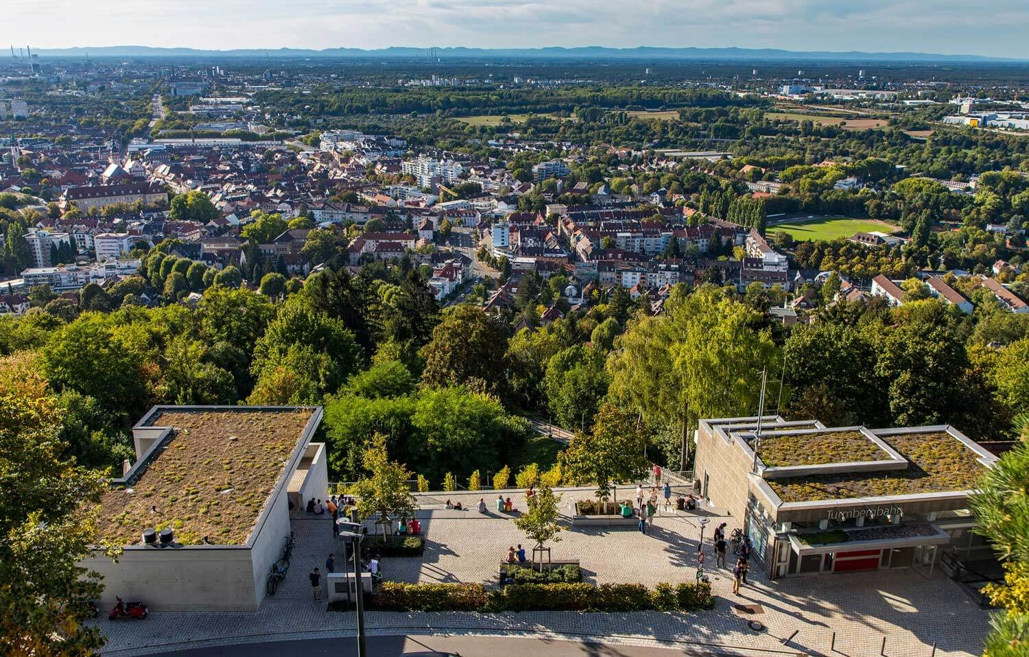 Ausblick über die Stadt Karlsruhe aus der Luft.