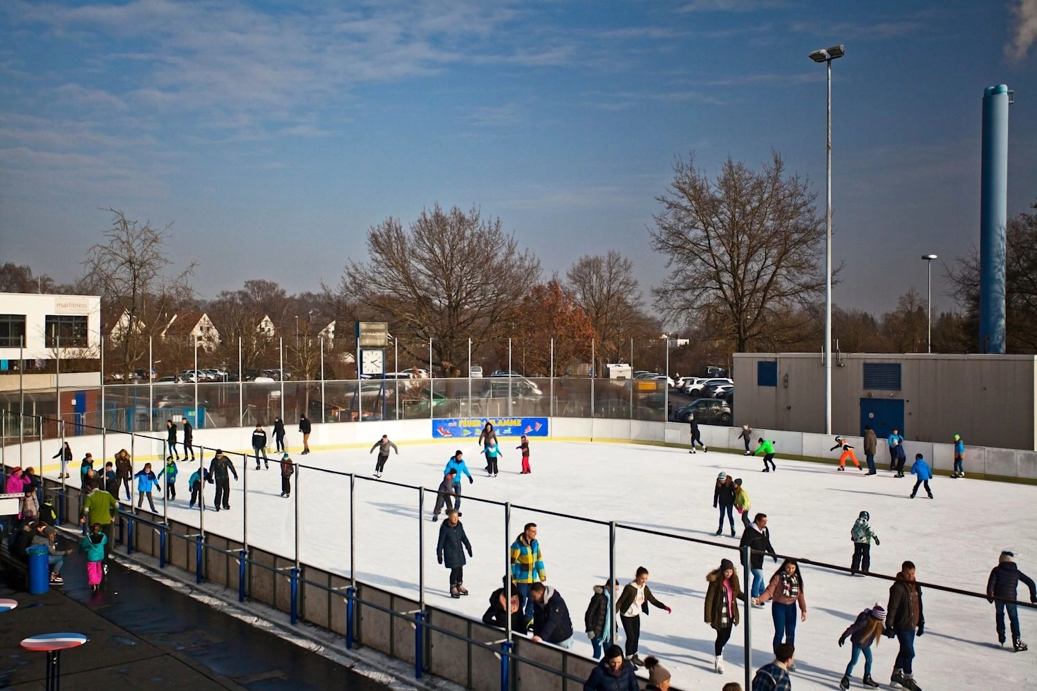Die Outdoor-Eisfläche der Eissportanlage Donaubad Ulm/Neu-Ulm