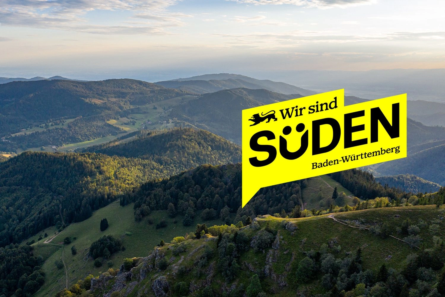 Neues TMBW-Logo auf hügeliger Landschaft