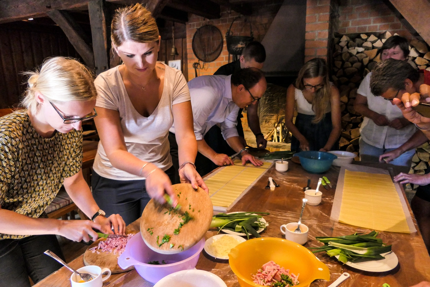 Several people are preparing Maultaschen at Maulbronn Monastery