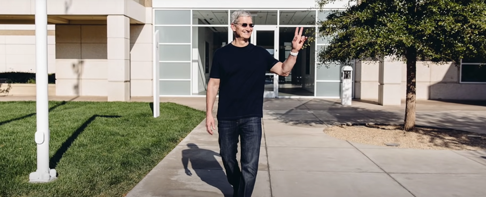 A Day in the Life of Tim Cook | Life and Style Daily