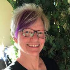 Kelly Shanahan headshot