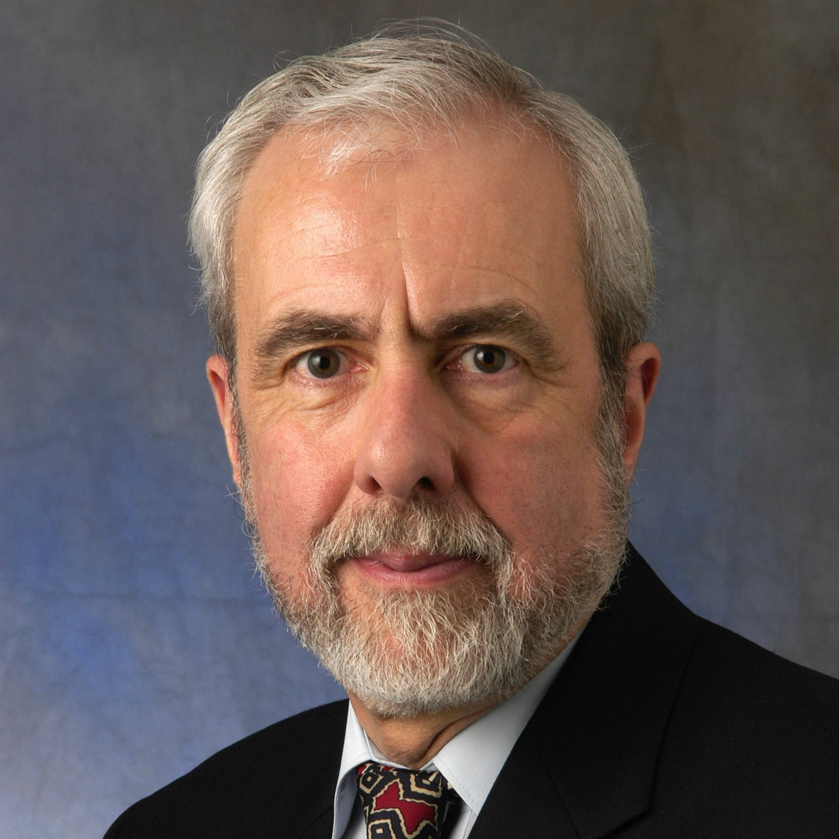 Robert Lindsay headshot