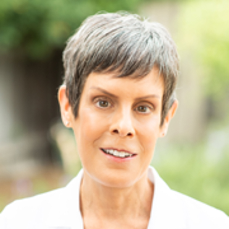 Deanna Attai headshot