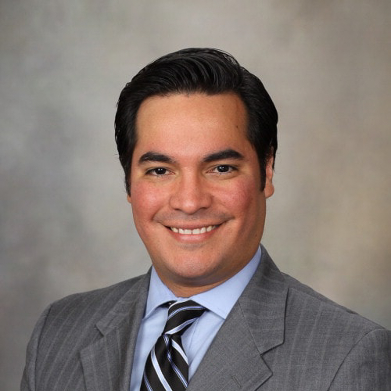 Roberto Leon Ferre headshot